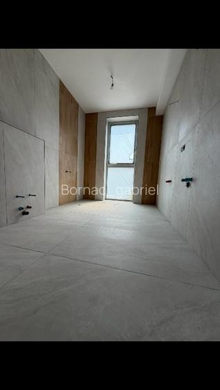  175 mp util+ pod 70 mp util  330.000 € + Tva  - 16