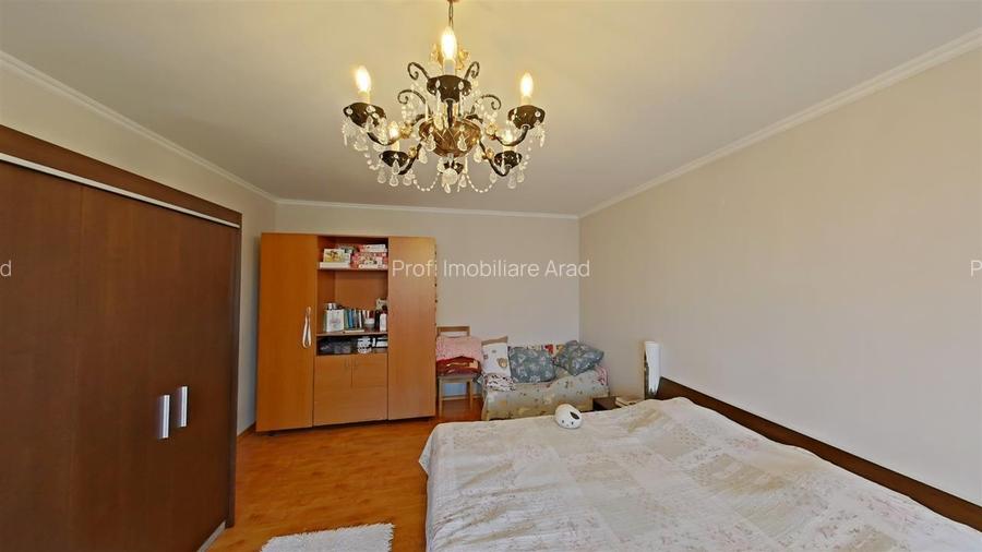 Casa mare cu etaj si 12 camere la principala in Fantanele - 24