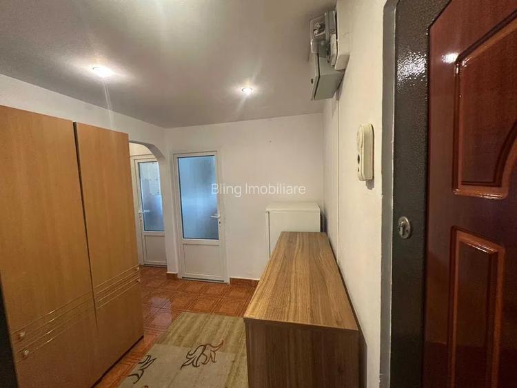 Apartament cu 3 camere, decomandat, etaj intermediar, Zona strazii Brates - 7