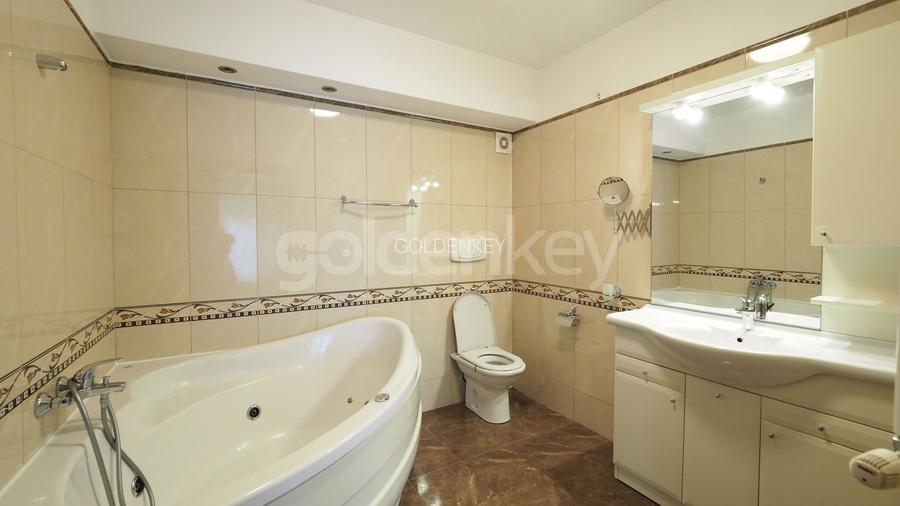 Vila cocheta in cartier rezidential cu piscina comuna, garaj - 12