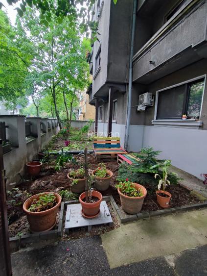 Proprietar  - 2 camere Primaverii  - renovat si complet reconsolidat - 14