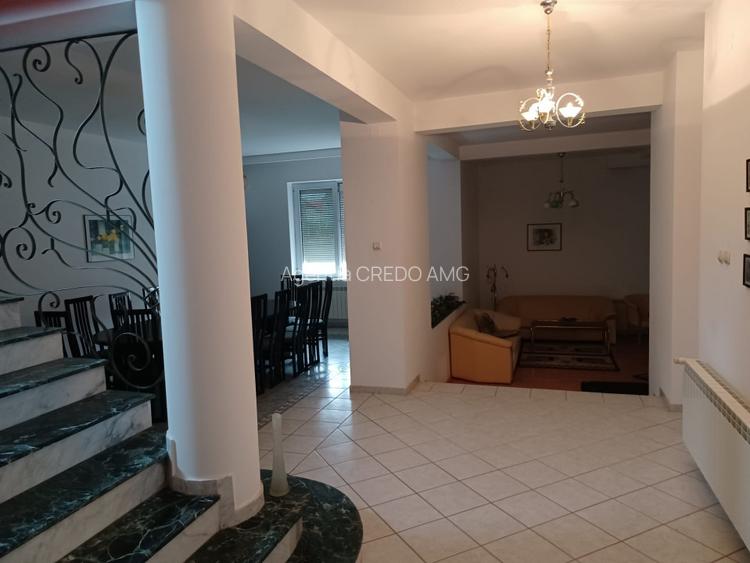 Urziceni, Centrul Vechi, vila impunatoare - 4