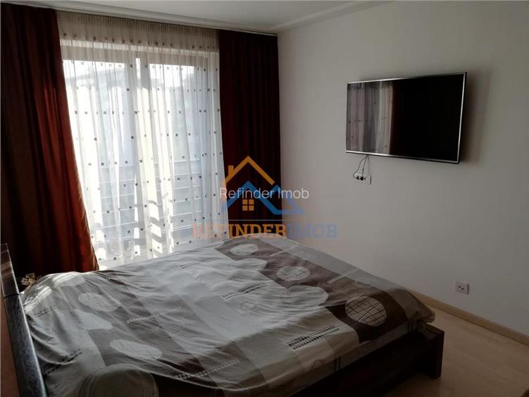 Apartament de vanzare cu 3 camere, zona Decebal - 5