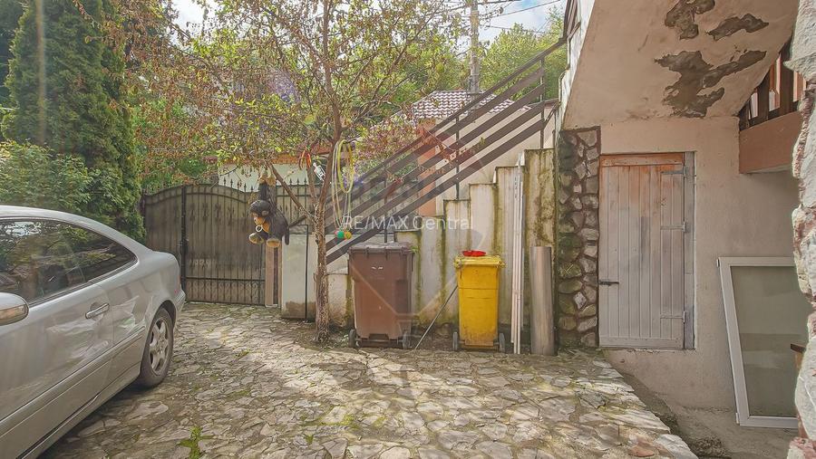 CASĂ INDIVIDUALĂ ÎN SCHEI    STRADA PIATRA MARE - 38