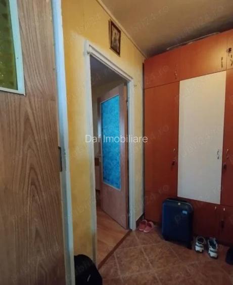 Garsoniera 33mp metrou gorjului bloc mixt 1980 - 4