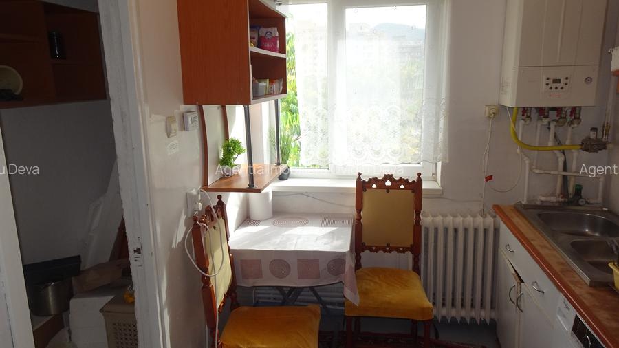 Vand apartament cu 2 camere in Deva, zona ultracentrala (Piata), bloc de 4 etaje - 6