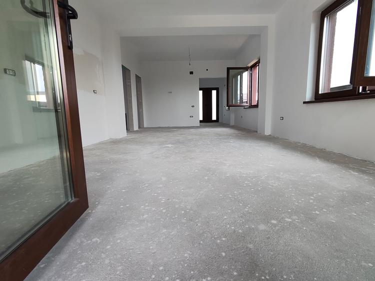FARA COMISIOANE casa eleganta cu 3 camere 2 bai piscina P+M placa la cheie