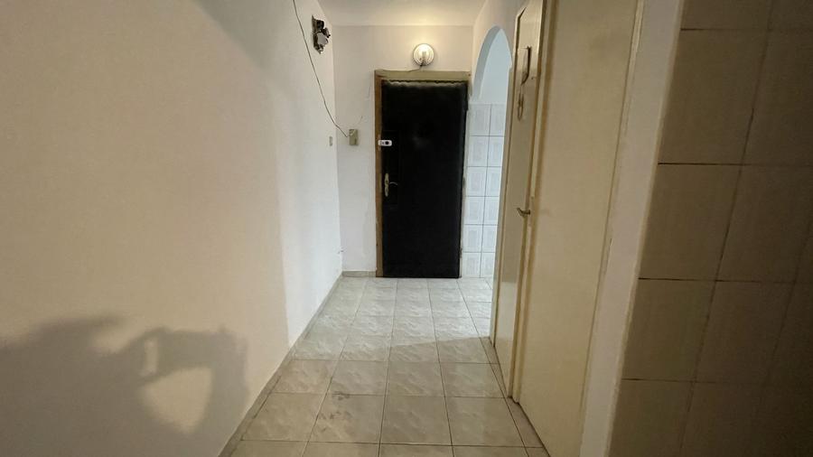 Apartament 1 camera ,etajul 1 -zona Aradului