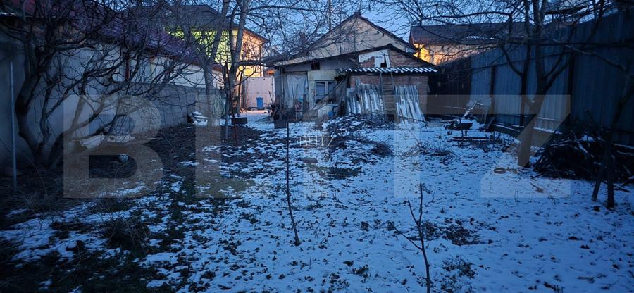 Casa demolabila, 50 mp, teren 327 mp, zona 1 Mai - 2