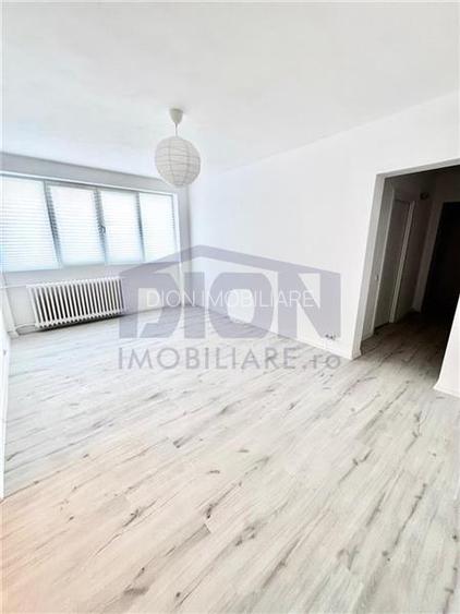 Titan - Piata Minis - Liceul Cuza - 2