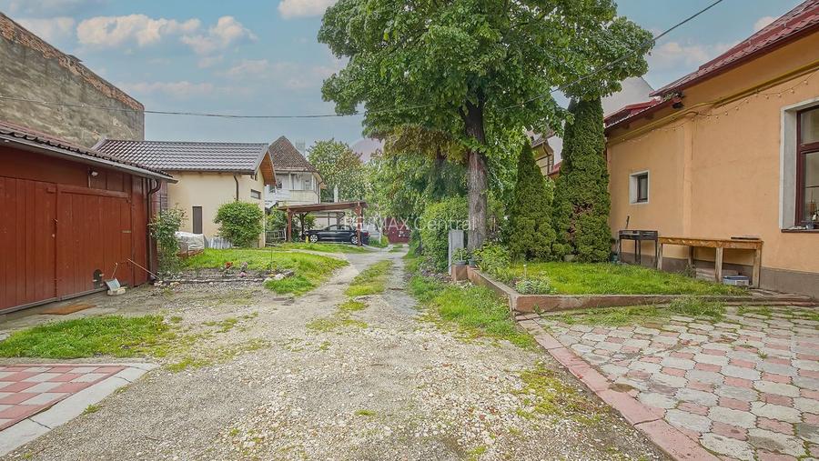 3 camere tip casă, parcare proprie, pod și magazie, Str. Lungă - 18