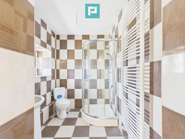 Casă cu 8 camere pentru investiții în Maciova CS - 12