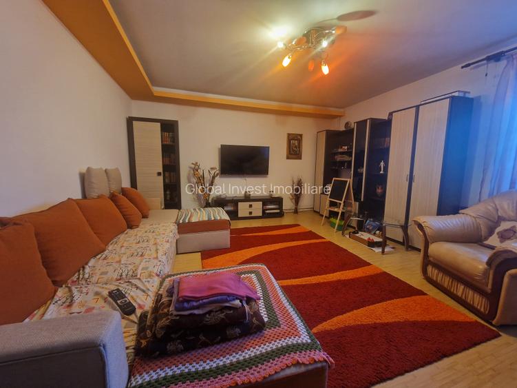 Lumina- Casa P+M, 5 Camere+ 1 Spatiu Comercial, teren 425mp - 120.000euro - 9