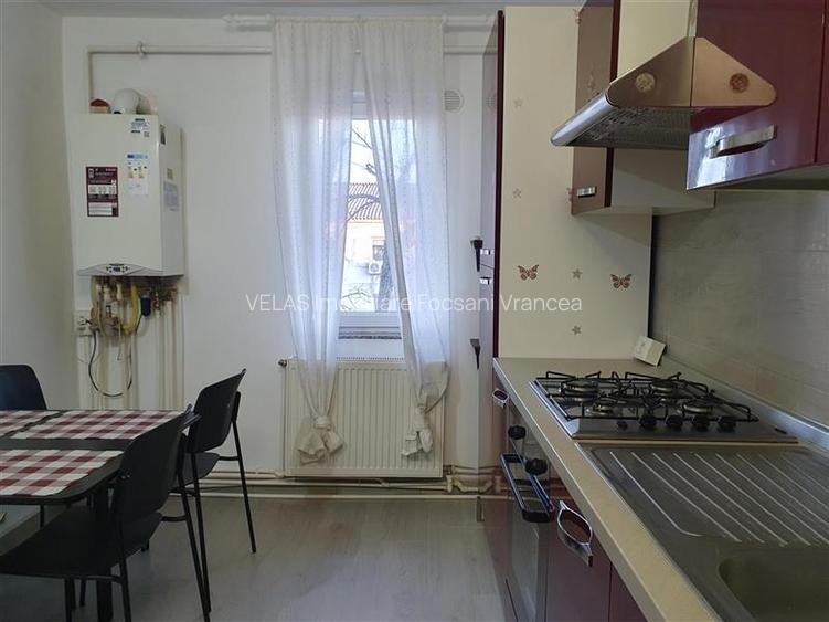 Apartament 2 camere et 4, Bdul Bucuresti, mobilat si utilat - 2
