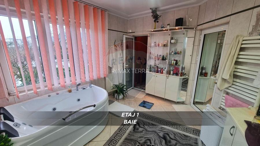 Casă / Vilă cu 10 camere de vânzare în SIGHETUL MARMATIEI zona Central - 20