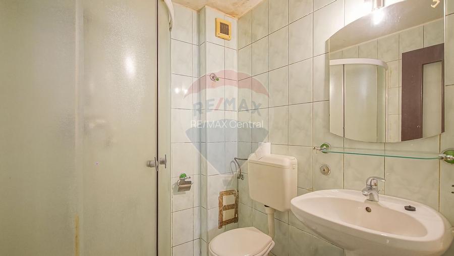 Casă / Vilă cu 12 camere de vânzare în zona Astra - 12