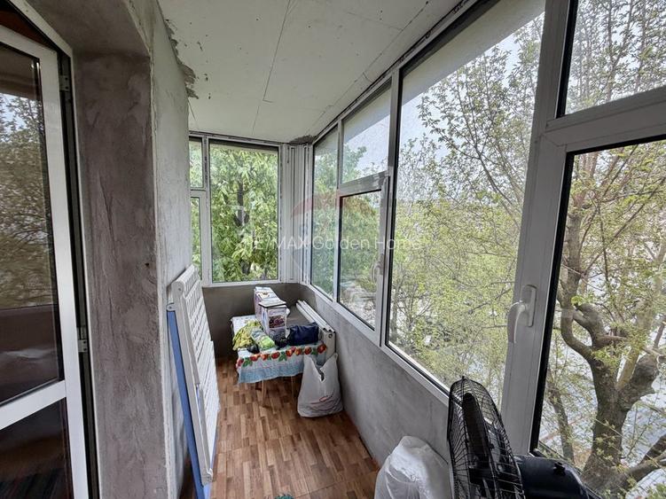 Apartament cu 4 camere de vânzare pe Strada Longinescu - 17