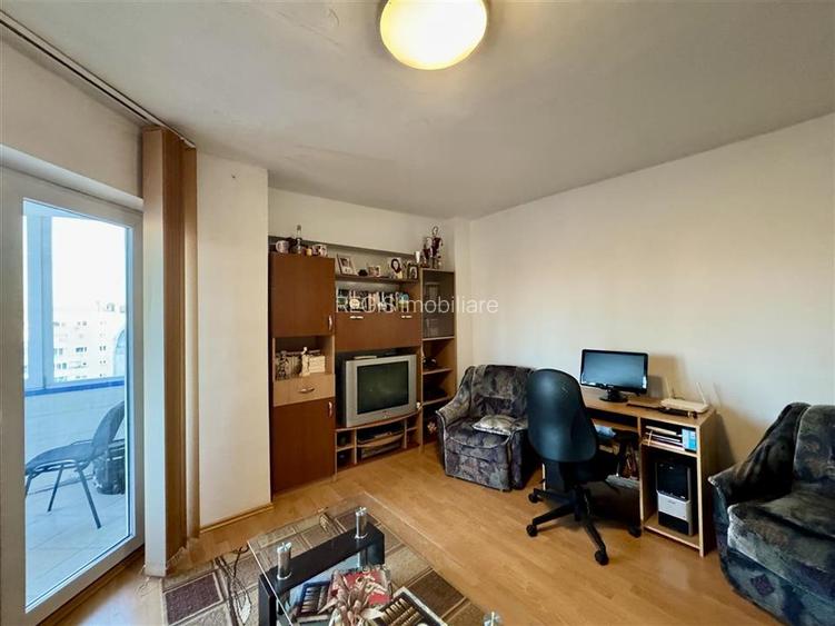 Apartament 3 camere decomandat de vanzare | Zona Judetean - 2