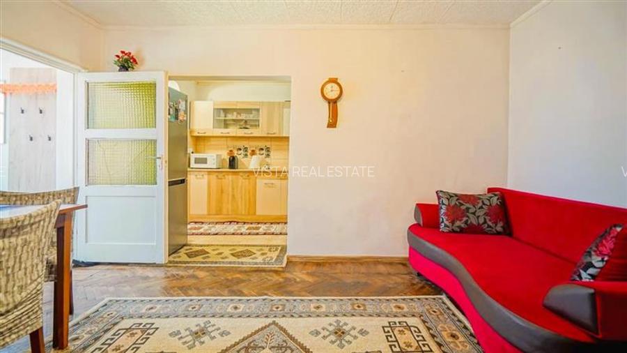 Casa spatioasa, ideala pentru 2 familii sau investitie. 2 corpuri de cladire, ga - 2