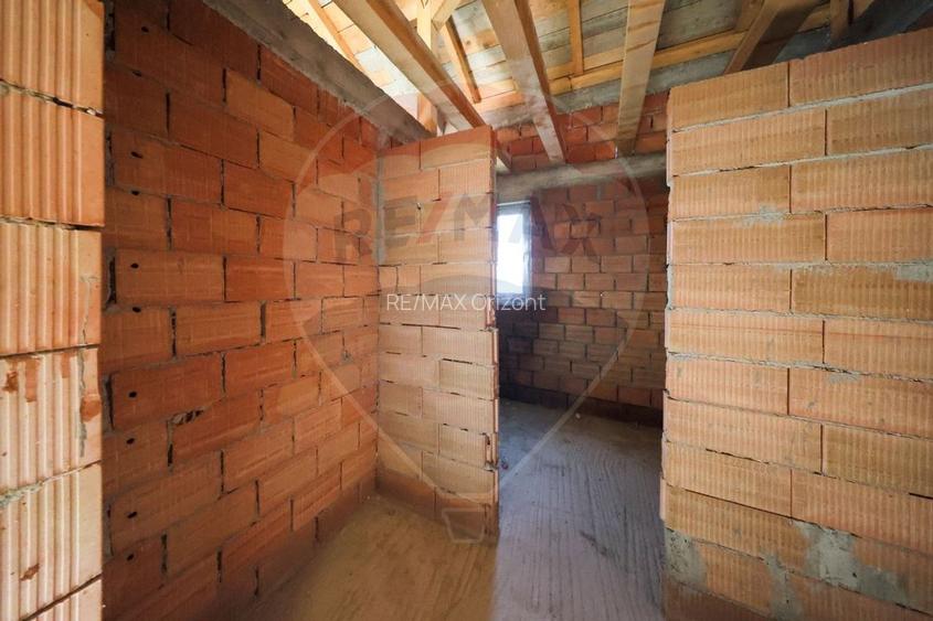 Casa cu potential de investitie, constructie noua la rosu - 12