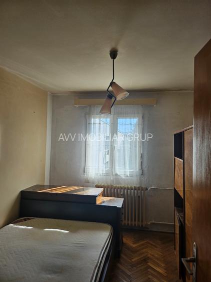 Titan, strada Liviu Rebreanu, langa Mega Image si Bebe Tei - 11