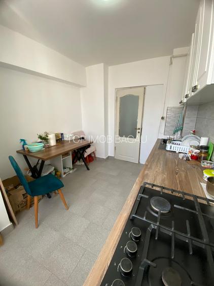 2 DECOMANDATE etajul 3 cu centrala, renovat, bloc 1985, Energiei - 2