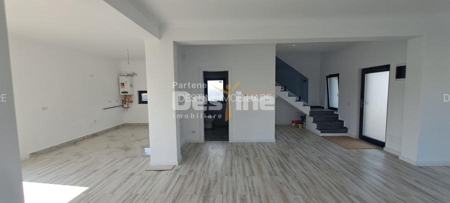 Comision 0%, Miroslava - casa parter + etaj + pod - 10