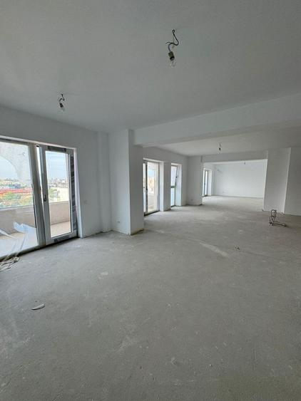 Duplex 5 camere 251 MP 8 Parcari Ștefan cel Mare - Parcul Circului