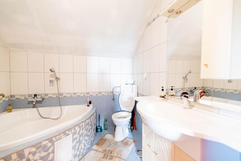 Spatii de inchiriat  pentru  birouri sau cabinete,zona Nufarul - 7