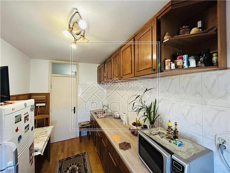 Apartament de vanzare in Sibiu - 3 camere, 2 balcoane si pivnita - - 4