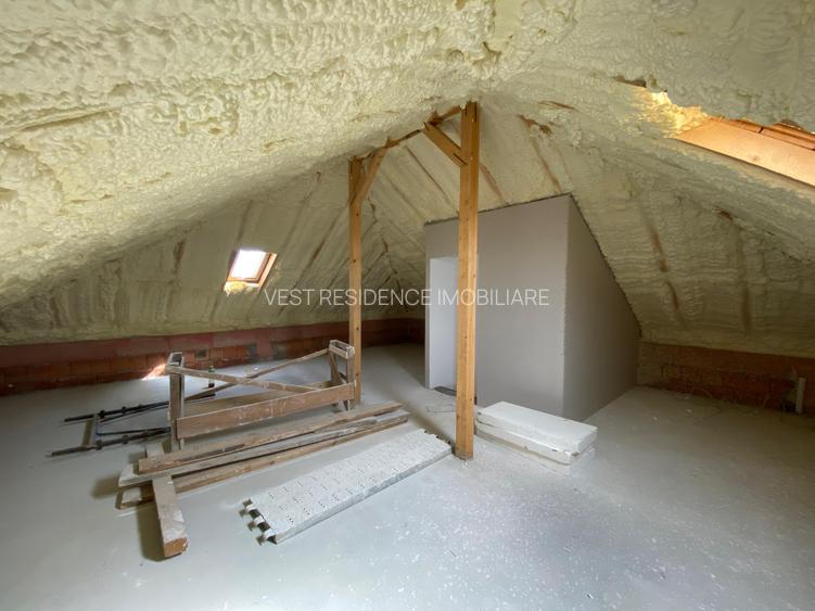 Case individuale cu 4 camere si mansarda. Teren 400 mp. Comision 0 - 24