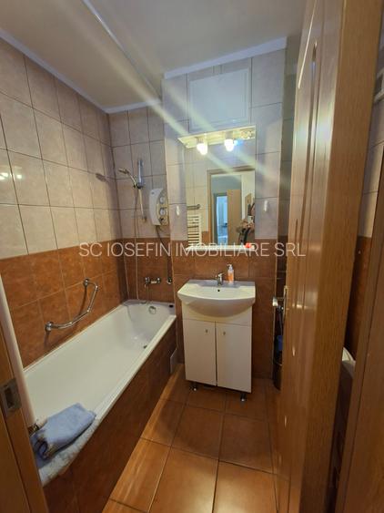 Central, langa Piata 700 - 6