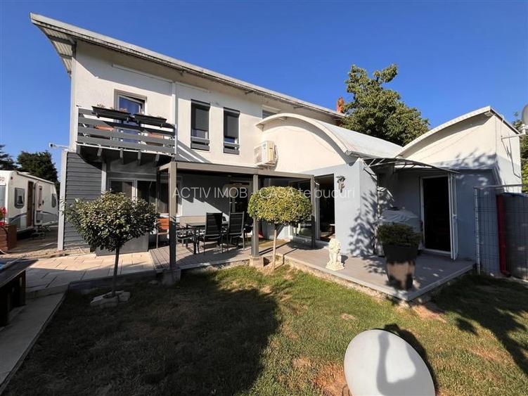 Lugoj,  Vila de Vis Cu Piscina, 440 Mp. Construiti, 820 Mp. Teren - 23