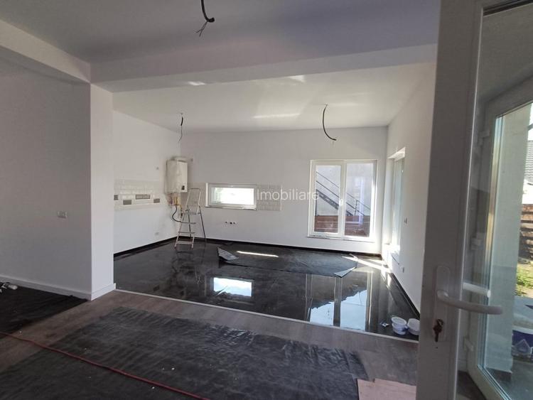 Casă de vânzare în MIROSLAVA , 4 camere - 3