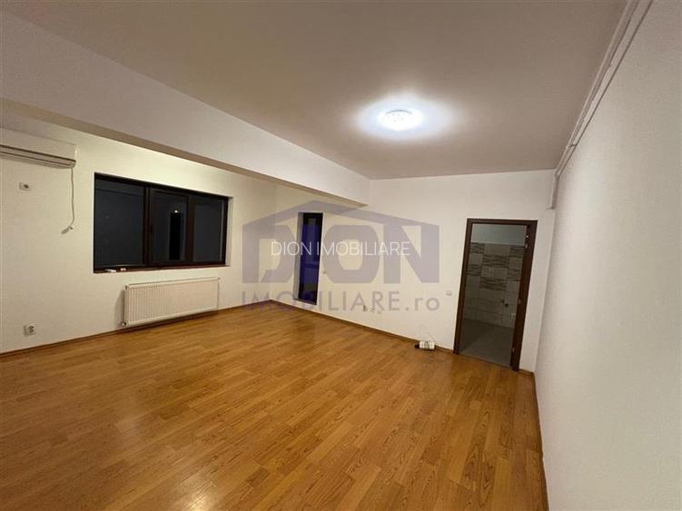 Eroii Revolutiei, 2 camere, etaj 1, bloc nou. - 12