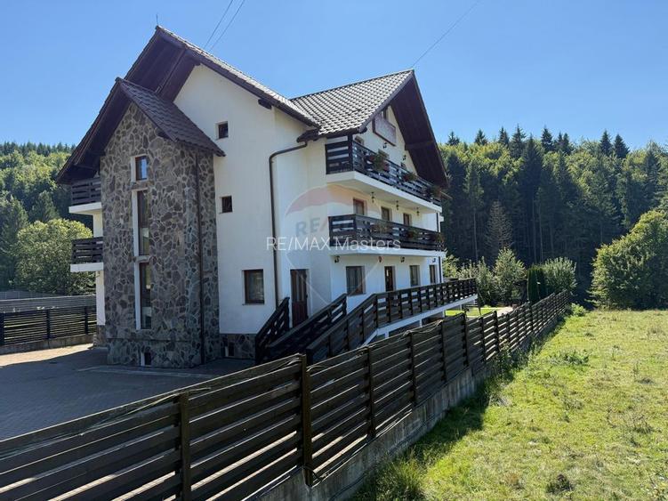 Pensiune cu 14 camere de vânzare Bucovina lângă pârtia Pojorata Malini - 2