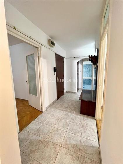 RECO Apartament 3 camere decomandat etajul 1 zona Nufarul Lotus - 5