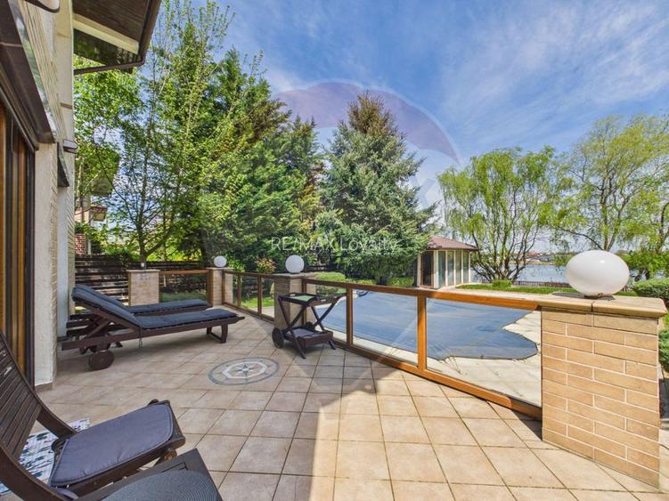 De vanzare Casă / Vilă cu 9 camere la lac cu piscina - 13