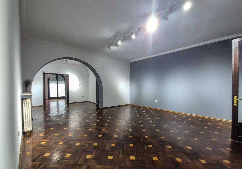 Prestigiu interbelic gradina proprie : Perla ascunsă din Piața Romană