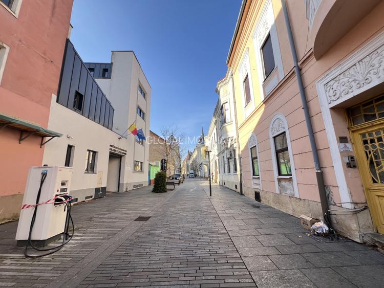 2 camere, Finisat, Curte str.Iuliu Maniu, Centru - 14