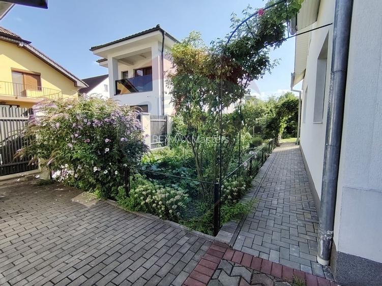 Casă / Vilă cu 8 camere de vânzare în zona Central - 46