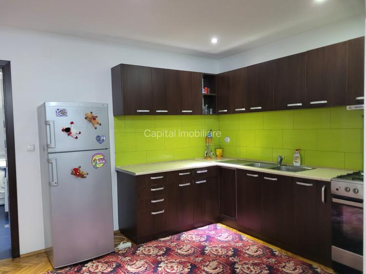 Apartament 3 camere la parter în imobil P+M , curte proprie 70 mp - 4