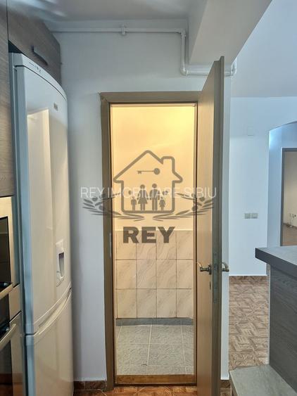 Apartament 4 camere cu garaj zona Strand- V.Aurie - 23