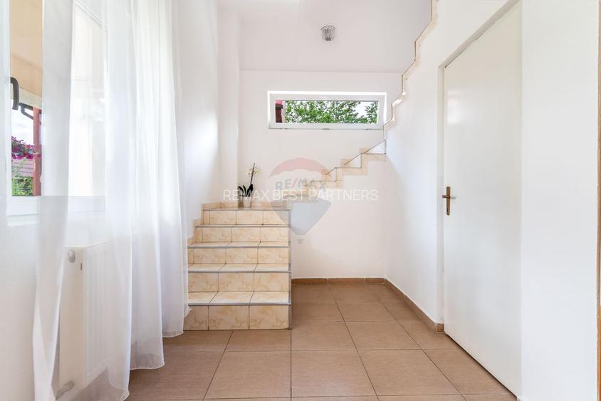 Casa cu 10 camere de vanzare pe str. Corneliu Coposu - 12