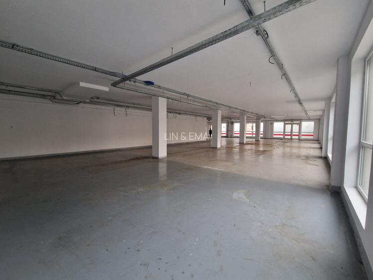 Spaciu comercial parter , bloc nou , 440 mp +Terasa si Locuri Parcare . - 3