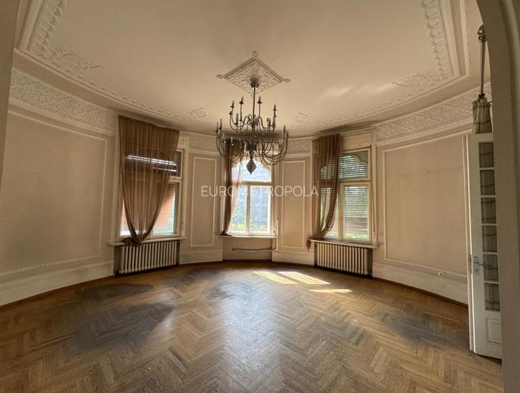 Vila cu arhitectura spectaculoasa Dacia - 6