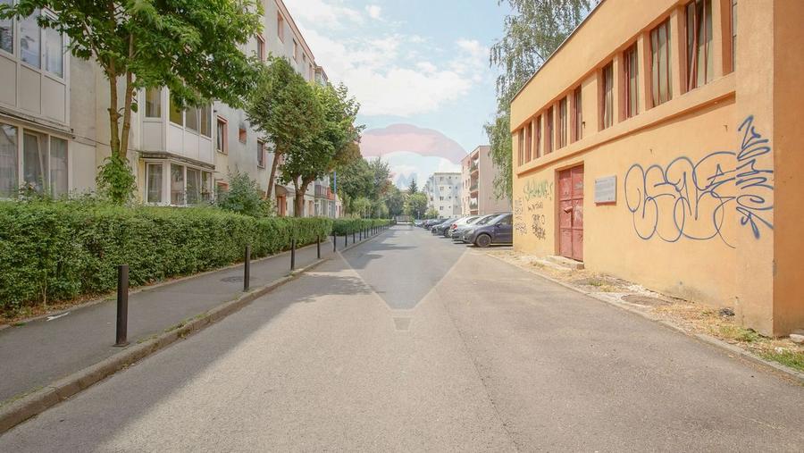 COMISION 0% | Apartament cu 2 camere | Decomandat | Zona Tractorul