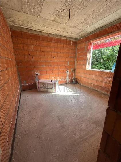 Utvin- toate utilitatile- 4 camere- bucatarie inchisa - 10