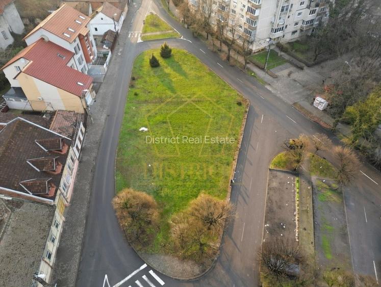 Teren cu vizibilitate excepțională, 3 fronturi stradale | Zona Lunei - 3