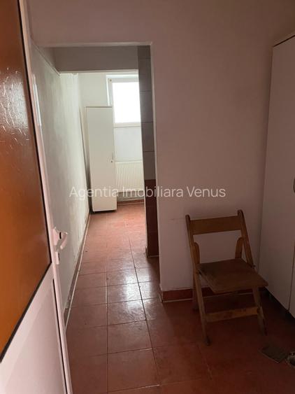 Cladire amenajata zona Grivita-Scoala 8 - 11